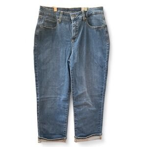 NWT. Women's Style and Co Curvy Capri Jean Size 10